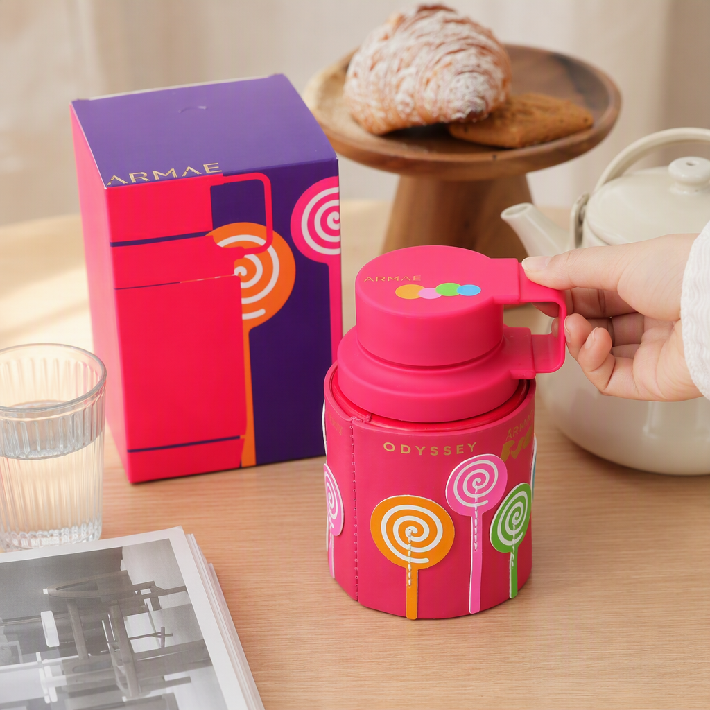 Multi-functional household hot water kettle, large-capacity insulated cup, convenient and durable kitchenware hot water kettle Application Scenario