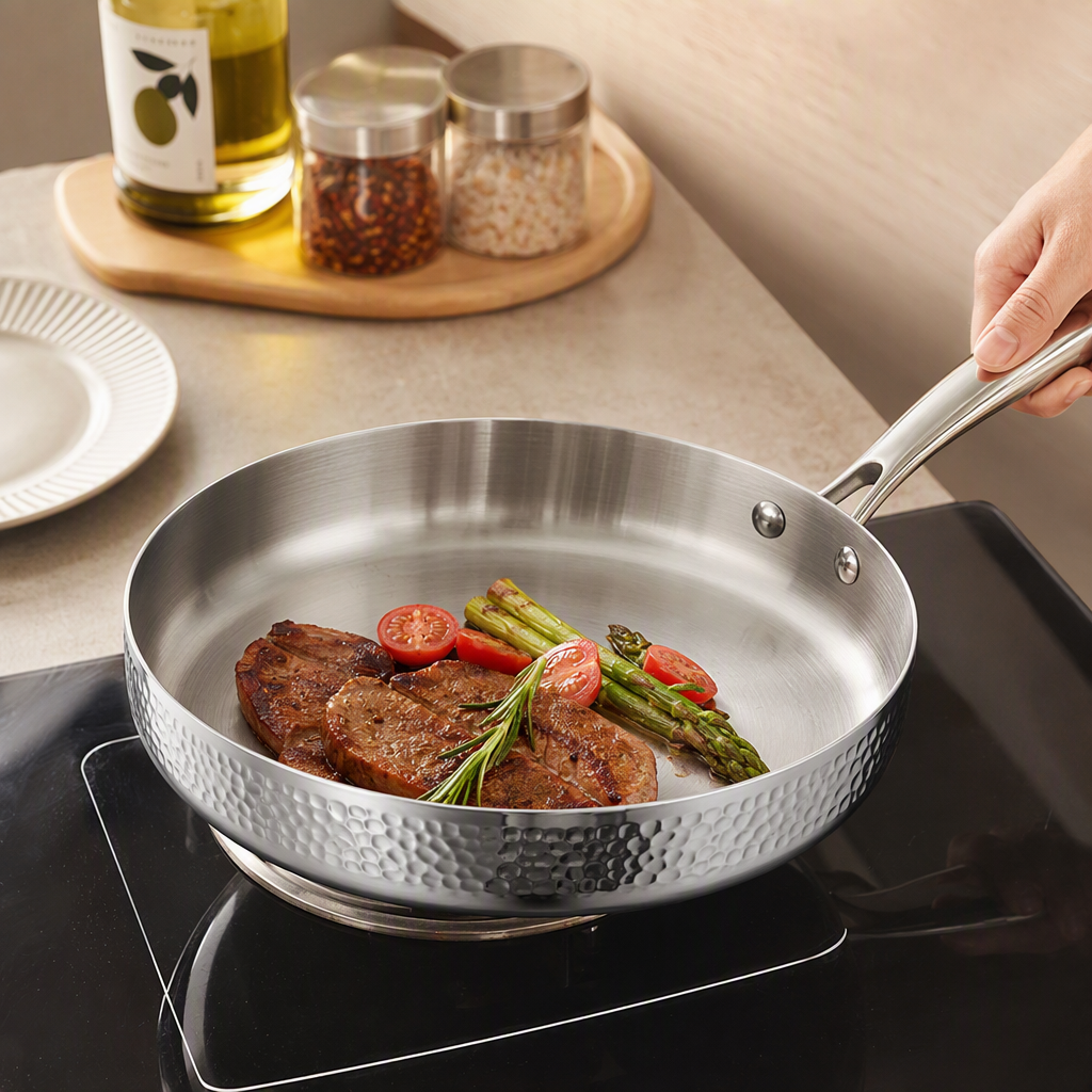 Multi-functional non-stick frying pan, household frying, stir-frying, soup pot, kitchen daily necessities, cookware and utensils HRS1105-7 Application Scenario