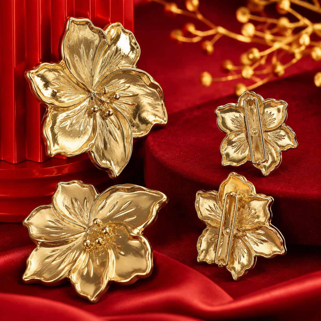 Golden five-petal flower-shaped silk scarf buckle, fashionable, elegant and unique, ladies' accessory gift decorative buckle, new flower-shaped metal decorative buckle, swimsuit buckle, swimsuit button, wearing strap restraint buckle, shoulder buckle, chest connection buckle accessory Specification image