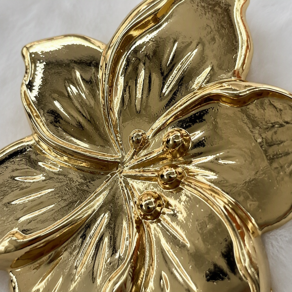 Golden five-petal flower-shaped silk scarf buckle, fashionable, elegant and unique, ladies' accessory gift decorative buckle, new flower-shaped metal decorative buckle, swimsuit buckle, swimsuit button, wearing strap restraint buckle, shoulder buckle, chest connection buckle accessory Application Scenario