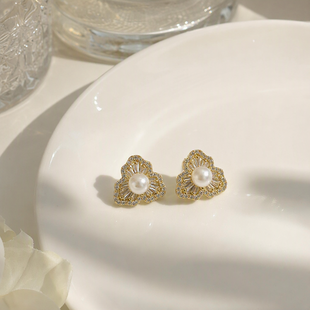 Shining golden flower-shaped pearl stud earrings, simple and elegant, versatile earrings, trendy women's accessories details Picture