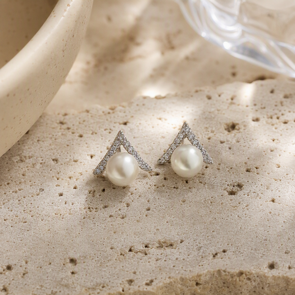 White stud box pearl and diamond earrings, simple and fashionable women's earrings gift box packaging with accessories details Picture