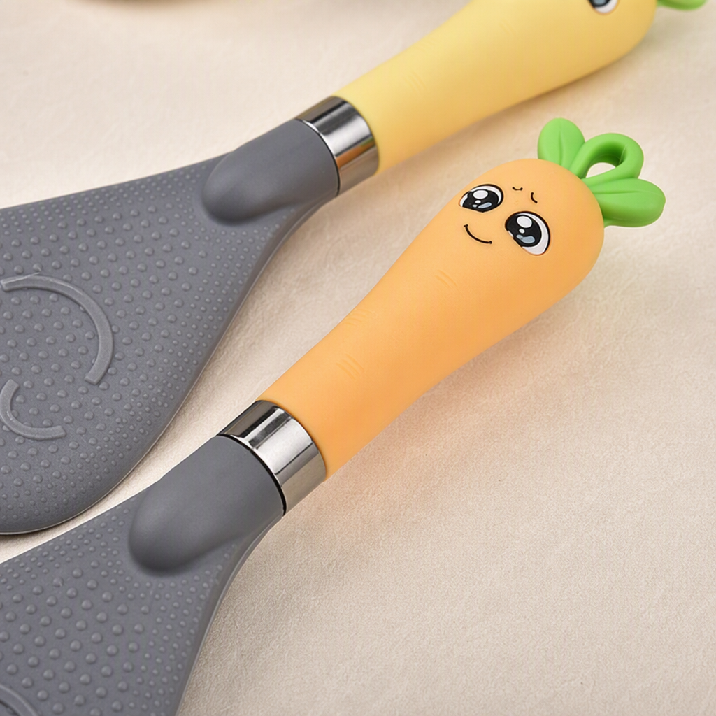 Cartoon carrot-shaped rice spoon, children's and babies' complementary food soup spoon, cute kitchenware, heat-resistant and practical Application Scenario