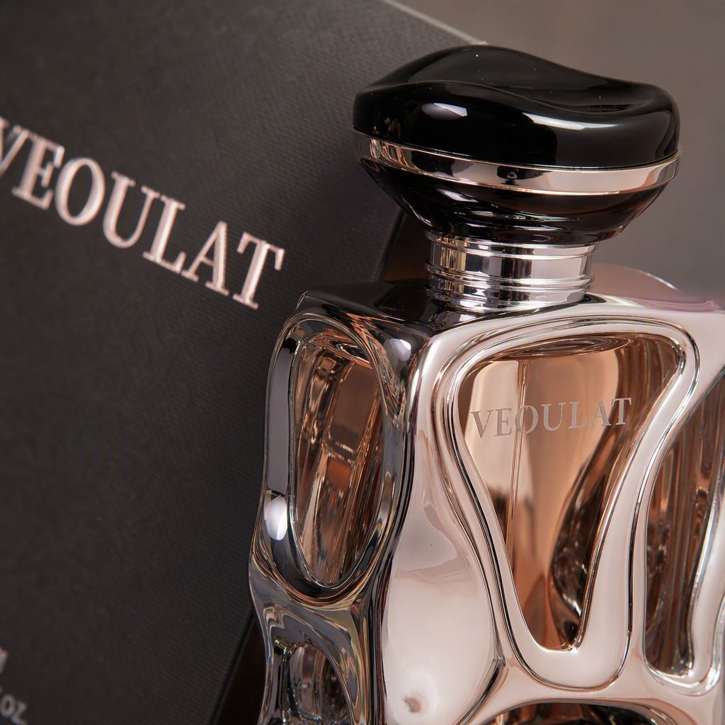 Silver streamlined perfume bottle, floral siep, Queen of the Night Application Scenario