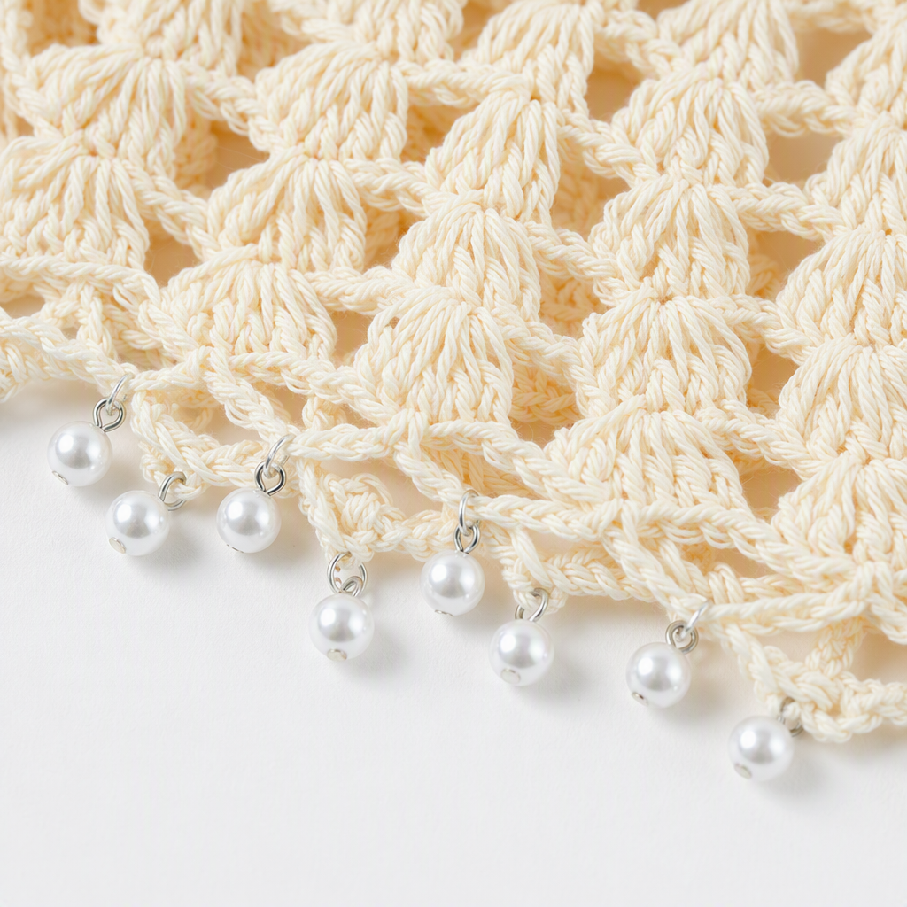Four-color crochet hat with pearl trim is a warm and fashionable women's hat for autumn and winter, which is trendy and versatile Application Scenario