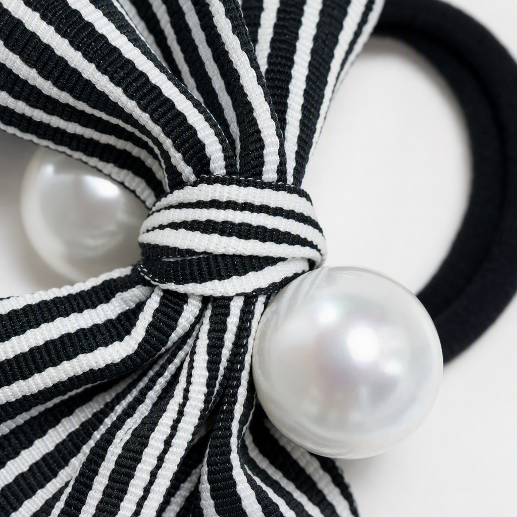 Fashionable and simple black and white striped bow hair band, versatile hair accessory, hair accessory, hair clip, student hair band, hair tie, hair rope for women Application Scenario