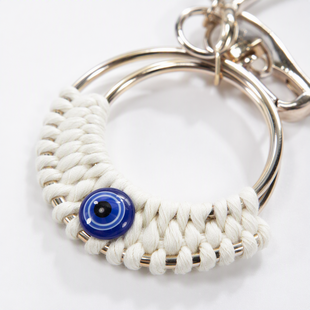 White cards, golden keychains, blue eye decorations, woven pendants, fashionable and creative gift accessories, and accessory combinations Application Scenario