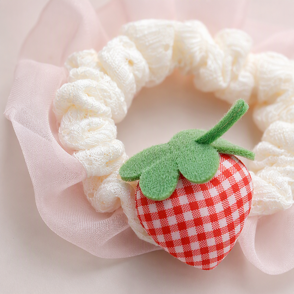 Fashionable hair bands, hair accessories, and headwear are simple and versatile. Hair ties, hair bands, hair clips, hair bands, and hair accessories are essential trendy items for girls Application Scenario