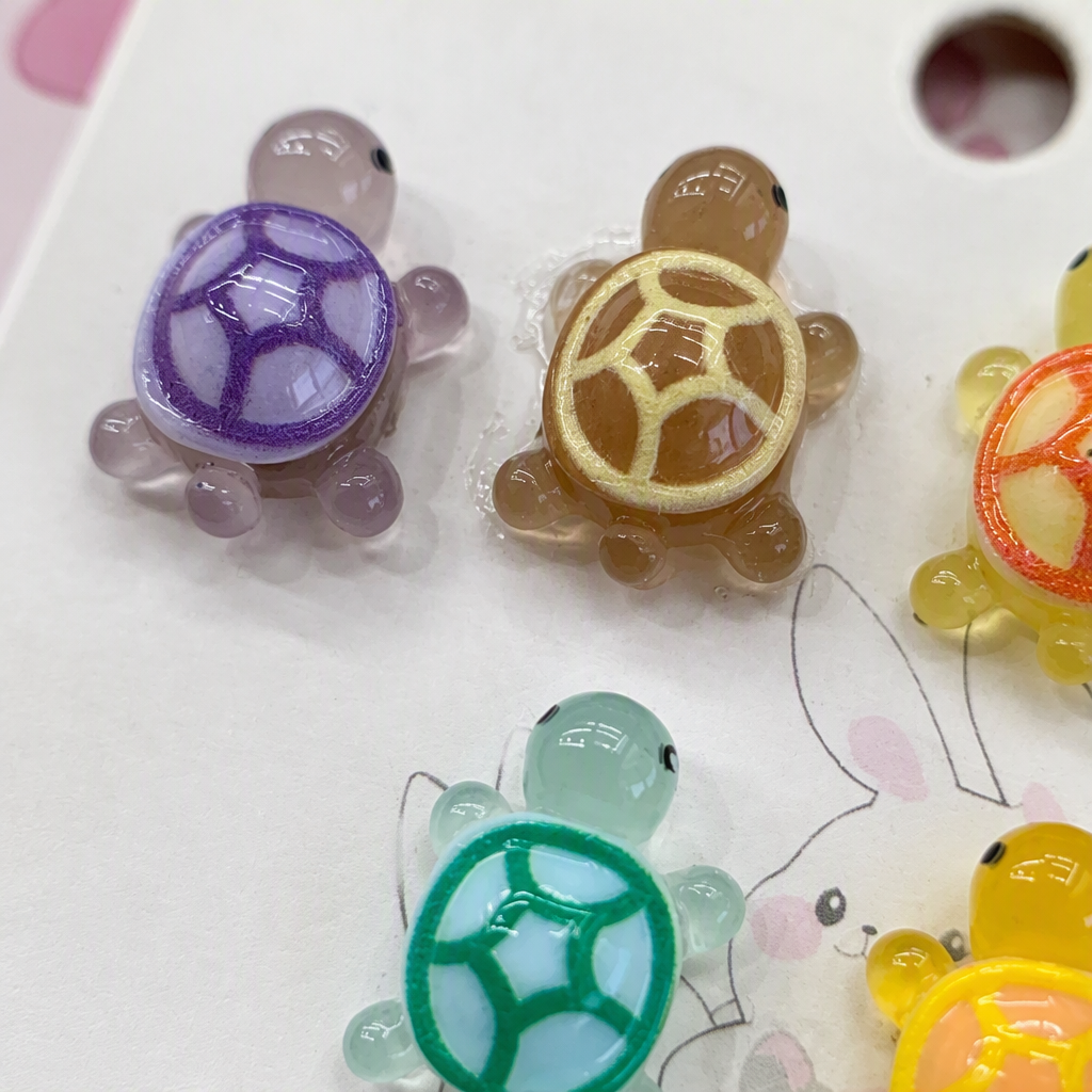 Creative and colorful turtle-shaped ear studs, fashionable, individual and simple earrings, girlish and versatile earrings Application Scenario