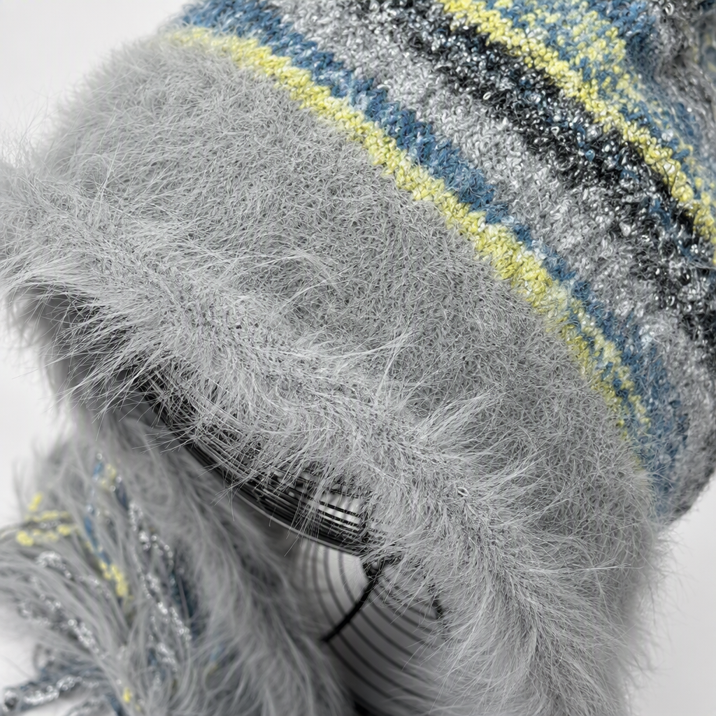 Colorful striped plush hats are warm, cute and fashionable for autumn and winter. They are trendy and versatile hats for boys, girls and children in winter Application Scenario