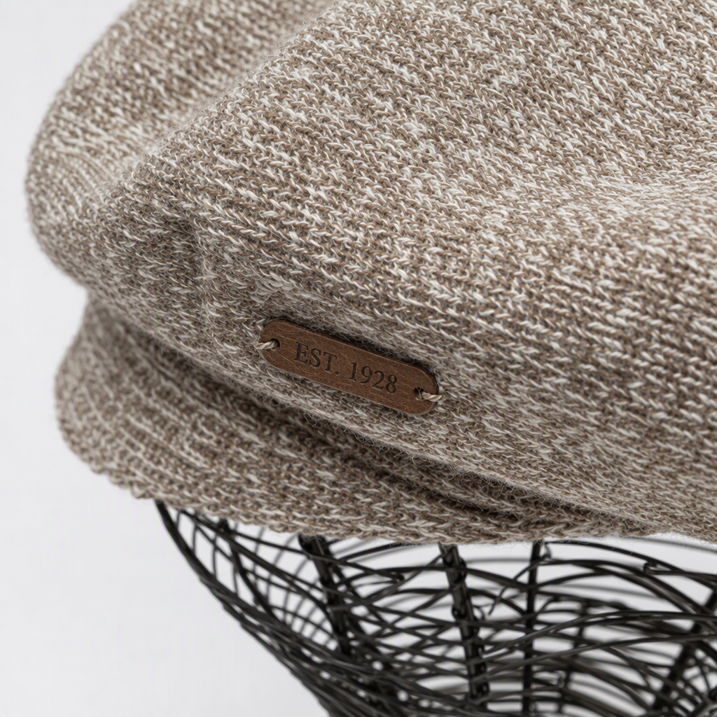 Colorful knitted beret, a fashionable and versatile autumn and winter warm and trendy hat, is a casual hat for both women and men Application Scenario