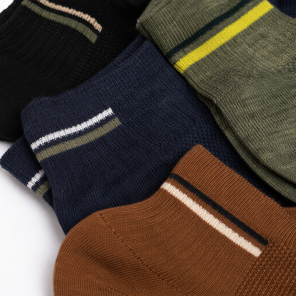 Four pairs of fashionable and colorful short socks in multiple colors, versatile casual sports socks, trendy and versatile for both men and women Application Scenario