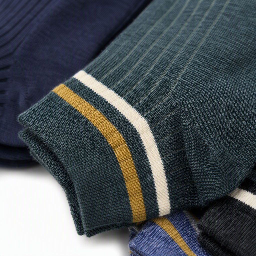 Fashionable and casual four-pair striped short socks, breathable, comfortable and versatile, sporty and trendy men's and women's set Application Scenario
