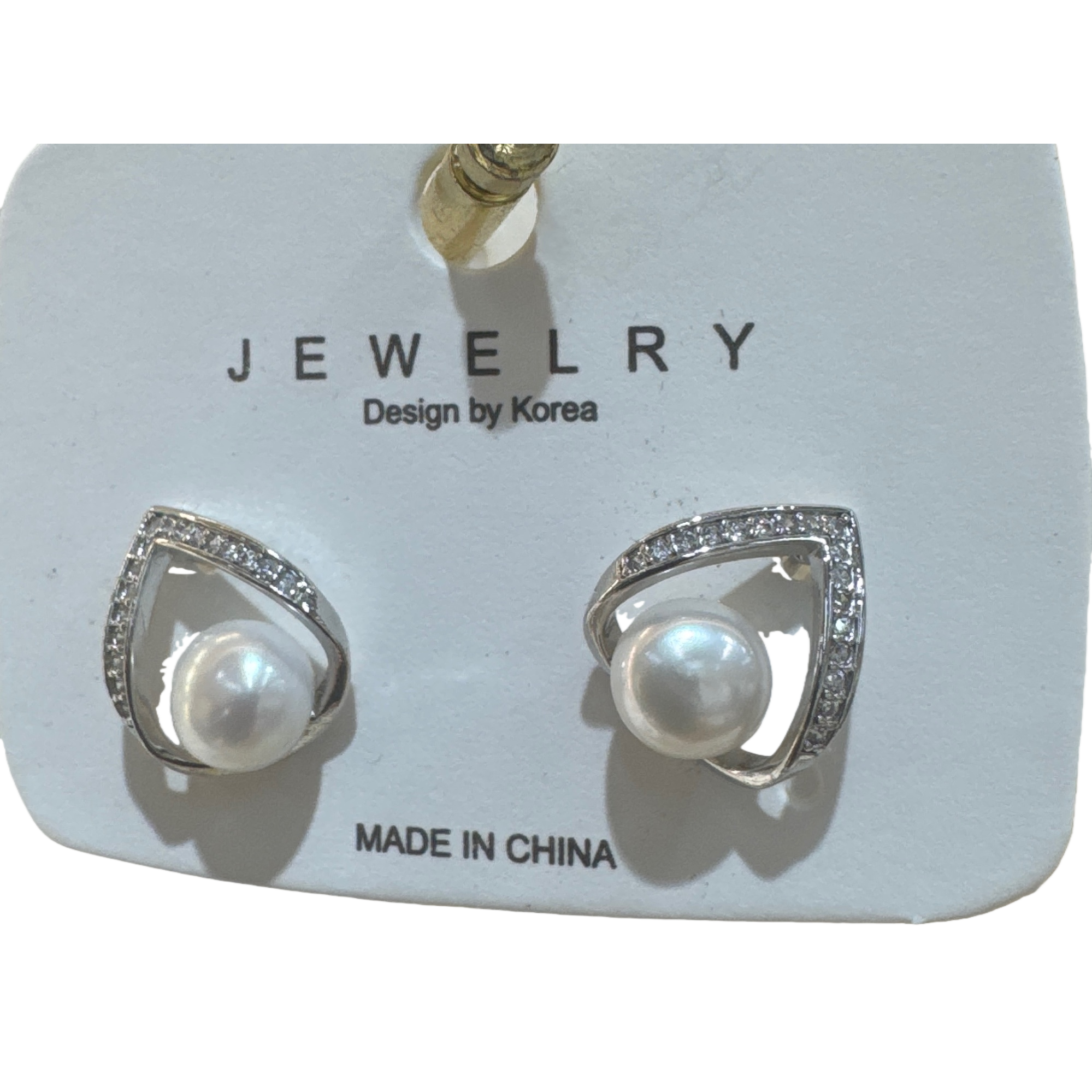 Silver pearl stud earrings, diamond-encrusted teardrop-shaped metal frame, white display card background, fashionable and elegant earrings Item Picture