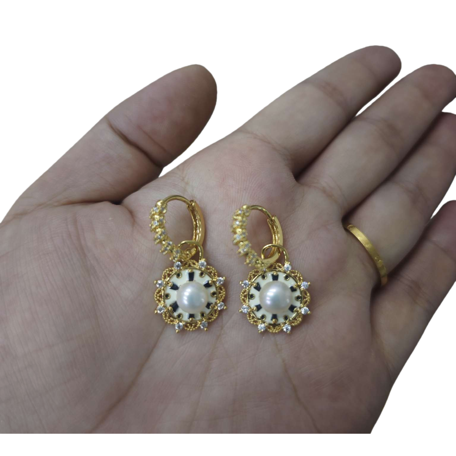 الأقراط الذهبية الموضة ذات الأقراط ذات الأقراط الماسية Item Picture