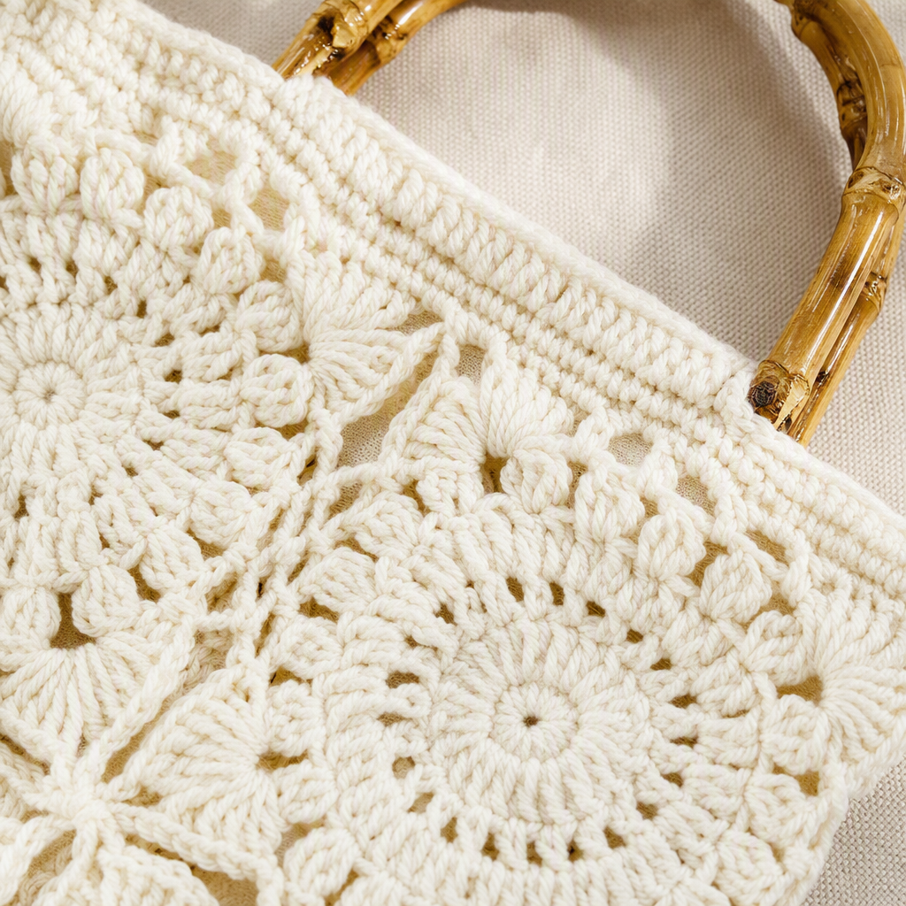 Beige crochet bag with bamboo handle handbag, casual and versatile. Brown crochet bag, retro hand-woven bag Application Scenario