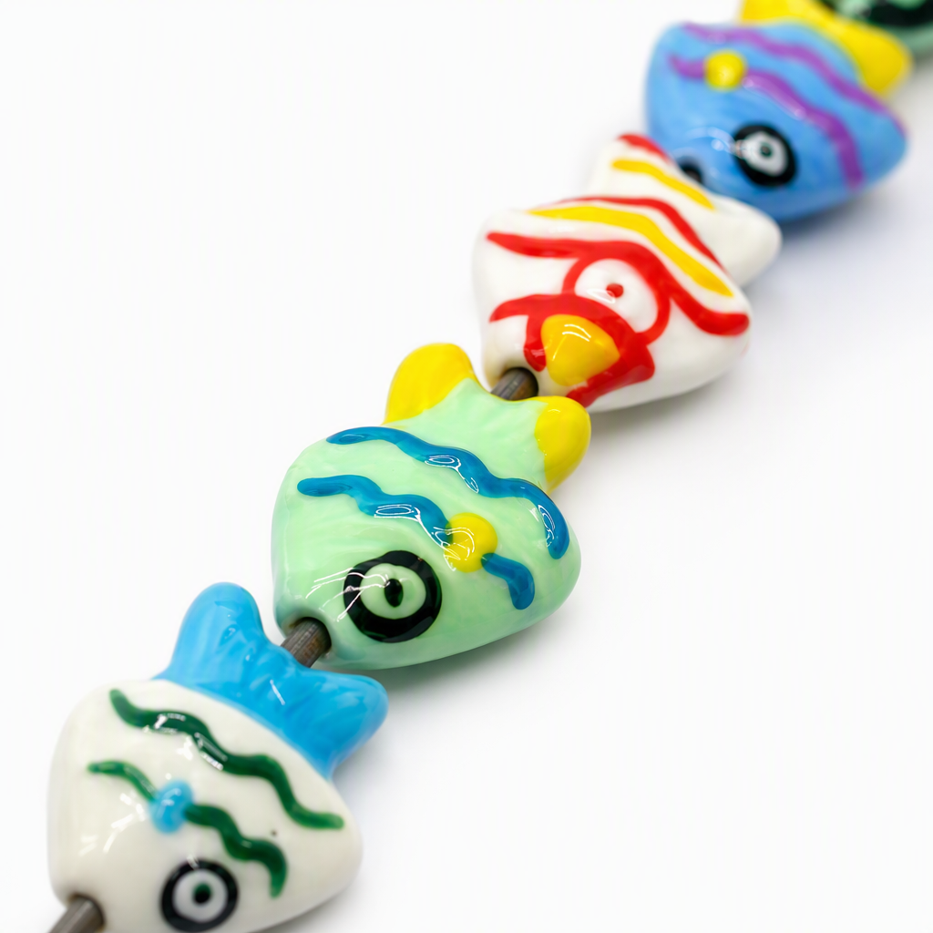 Colorful fish-shaped beaded bracelet, necklace accessory, DIY material, creative handcrafted jewelry accessory, decorative item Application Scenario