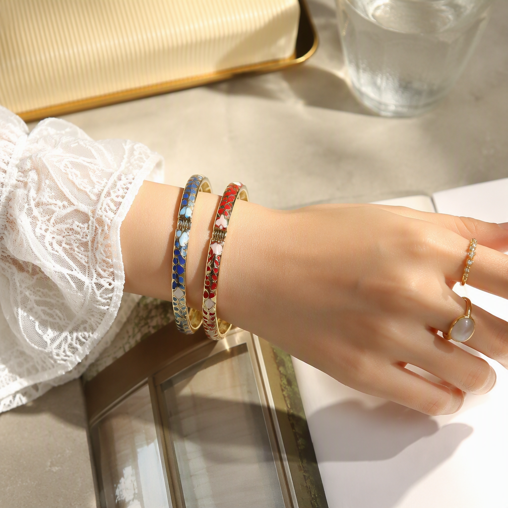 Fashionable bracelet, simple and versatile metal bracelet, women's trendy and personalized bracelet accessory Application Scenario