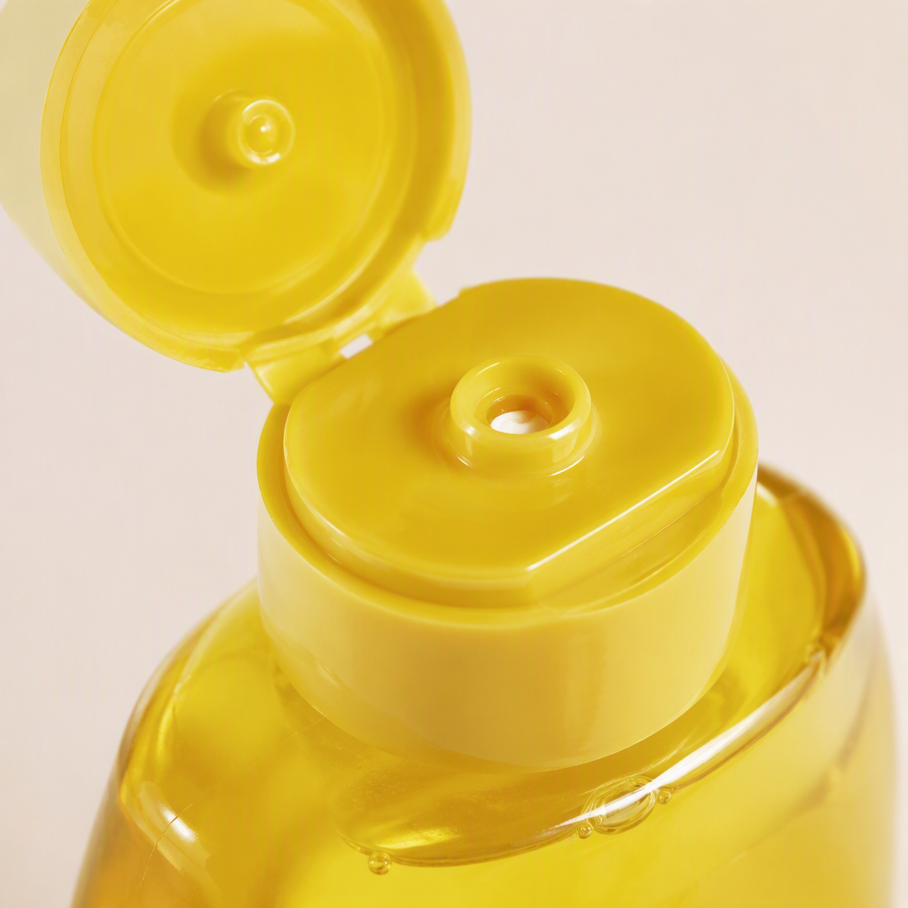 Baby-specific shampoo, yellow bottle, gentle nourishing baby shampoo, children's shampoo, cleaning and care, 200ml Application Scenario