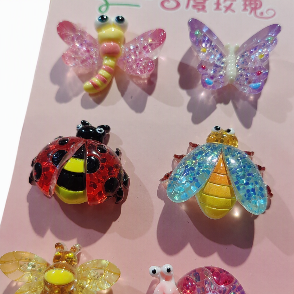 Colorful insect-shaped hair clips, cute children's hair accessories, dragonflies, butterflies, ladybugs, beetles, bees, snails, hair clips and hair accessories Application Scenario