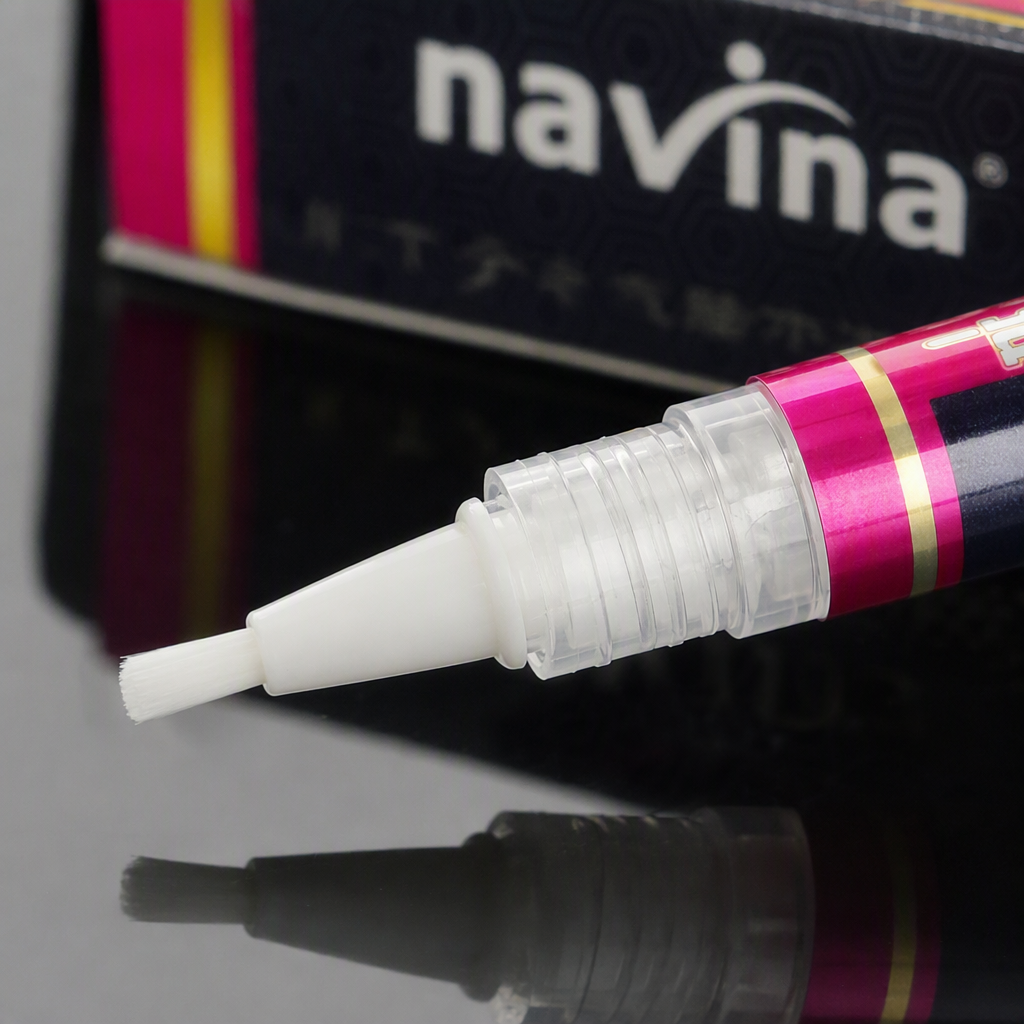 Transparent bottle body pink label glue removal brush portable strong adhesive auxiliary tool Application Scenario