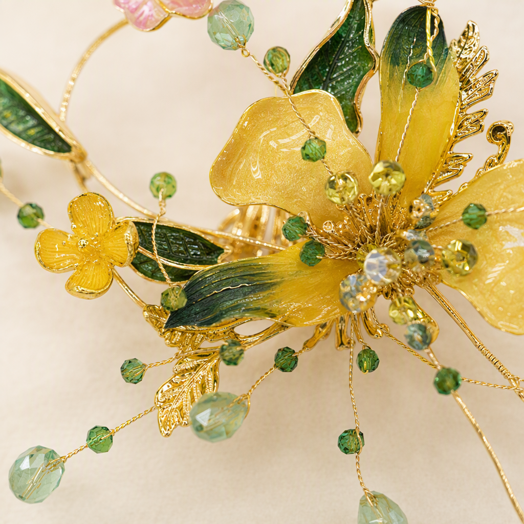 Retro golden floral hairpins, hair clips, hair accessories, headwear, elegant updo hairpins, hair accessories for women Application Scenario