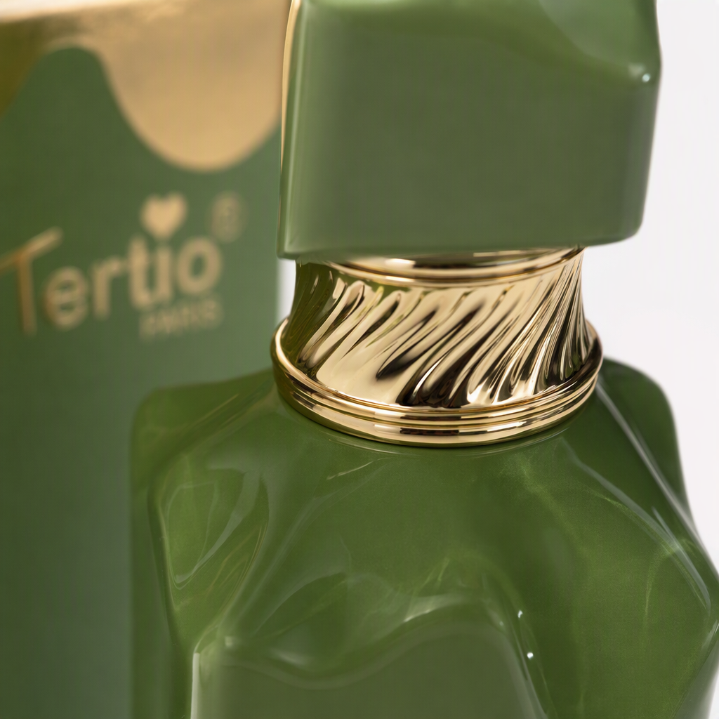 Fashionable green perfume bottle, exquisite packaging box, simple and elegant gift box, women's and men's fragrance container accessories Application Scenario