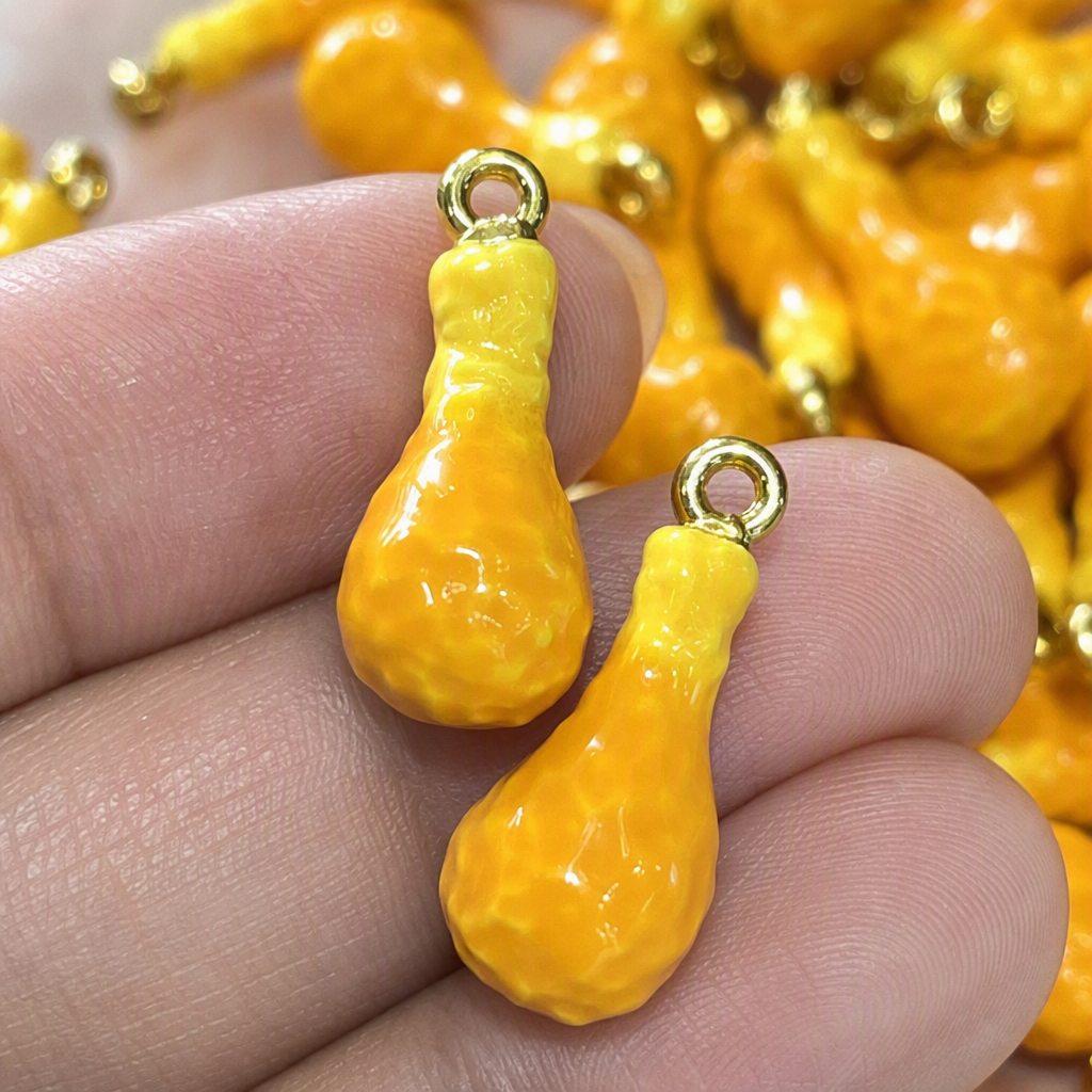 Orange chicken leg-shaped fashionable pendant, personalized and trendy necklace accessory, suitable for both women and men Application Scenario