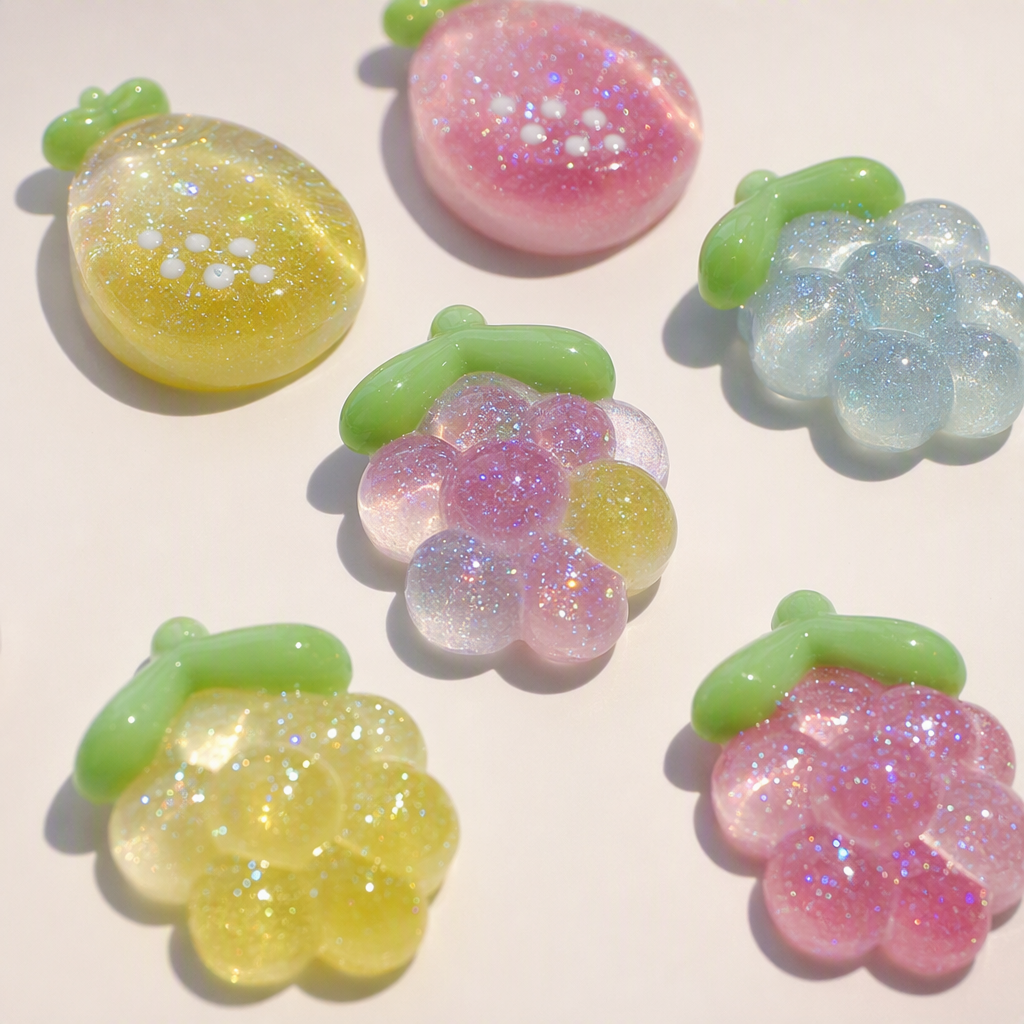Creative and colorful jelly-shaped pendant, cute and sweet, multi-color accessory pendant, fashionable and trendy accessory Application Scenario