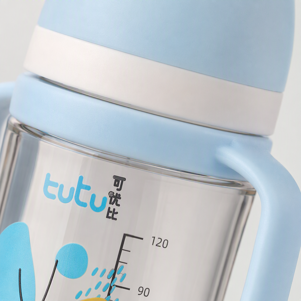 Biberón de bebé colorido anti-caída resistente al calor biberón de bebé rosa azul modelo suministros de alimentación para niños Application Scenario