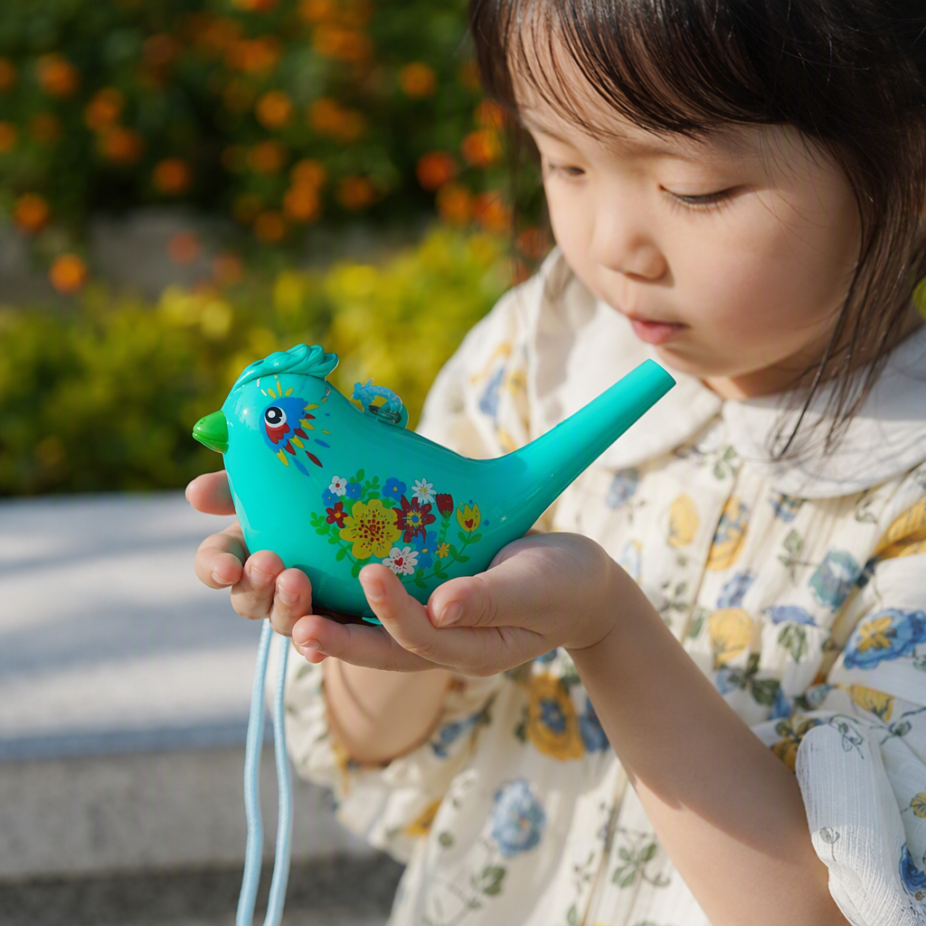 Silbato de agua de pájaro de plástico sonando agua llenable animal silbato stand para niños pequeños juguetes de plástico divertidos