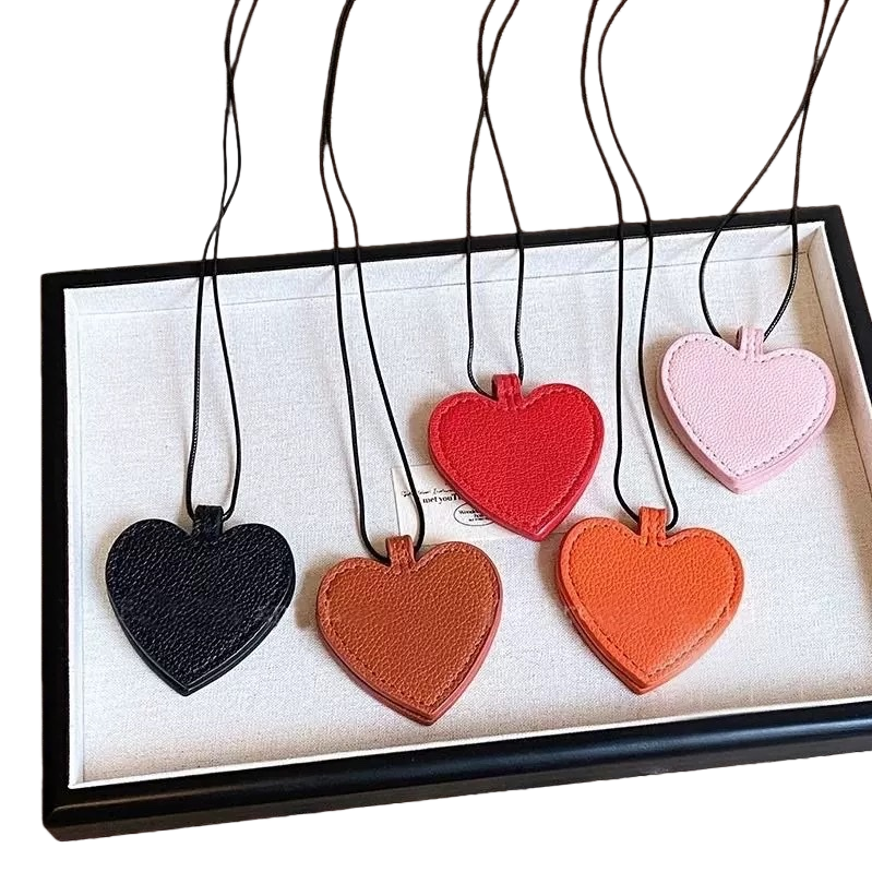 Colorful heart-shaped leather pendant, a fashionable, trendy, personalized and creative handcrafted accessory, gift and decoration Item Picture