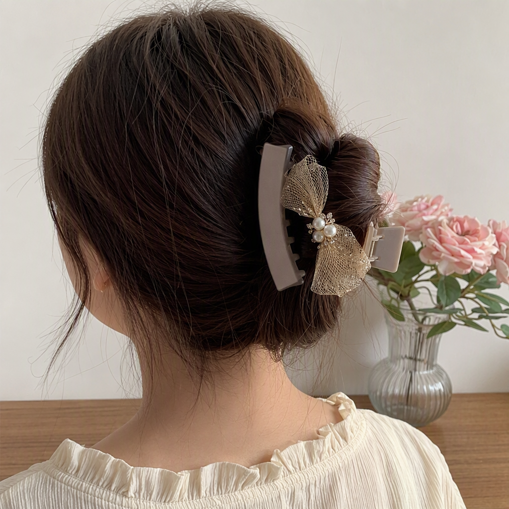 Fashionable hair clips, hair accessories, headwear, versatile and simple hair clips for girls, trendy hairpins, hair accessories, headwear Application Scenario