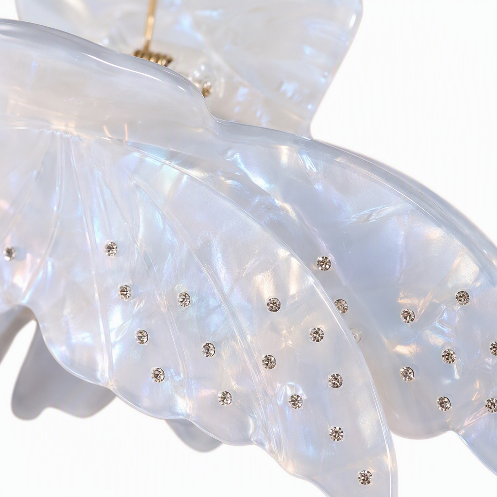Elegant white butterfly-shaped hair clips, simple and cute hair accessories, hair ties, hair accessories, hair clips, children's style hair accessories Application Scenario
