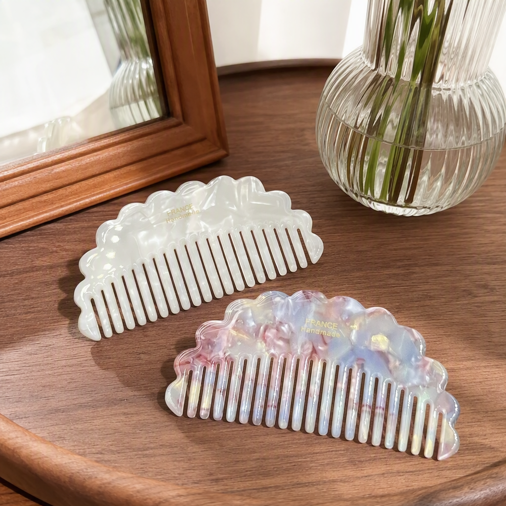 Cloud-shaped white and rosy color comb, smooth hair strands, portable hairdressing comb, fashionable hairstyle tool details Picture