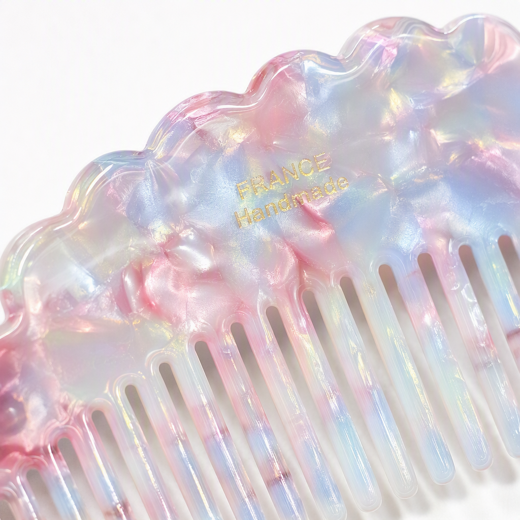 Cloud-shaped white and rosy color comb, smooth hair strands, portable hairdressing comb, fashionable hairstyle tool Application Scenario