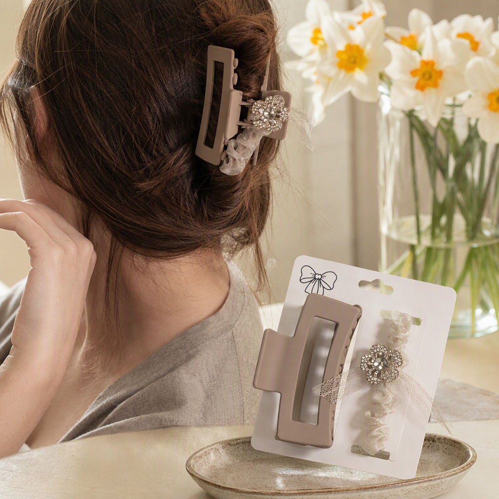 Korean-style fashionable metal hair clips, simple hair accessories for girls, versatile hairstyle accessories for multiple occasions Application Scenario