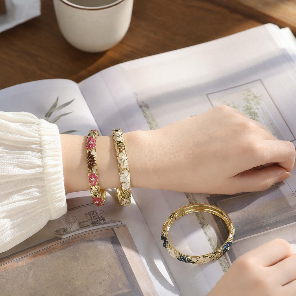 Fashionable and simple metal bracelets, ladies' wristbands, versatile and colorful trendy bracelet accessories