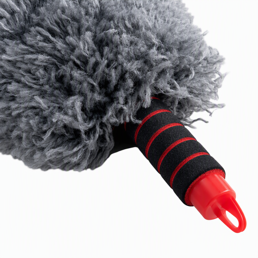 Soft plush dust removal and dusting cleaning tools, household silent handheld dust removal brush, home cleaning supplies Application Scenario