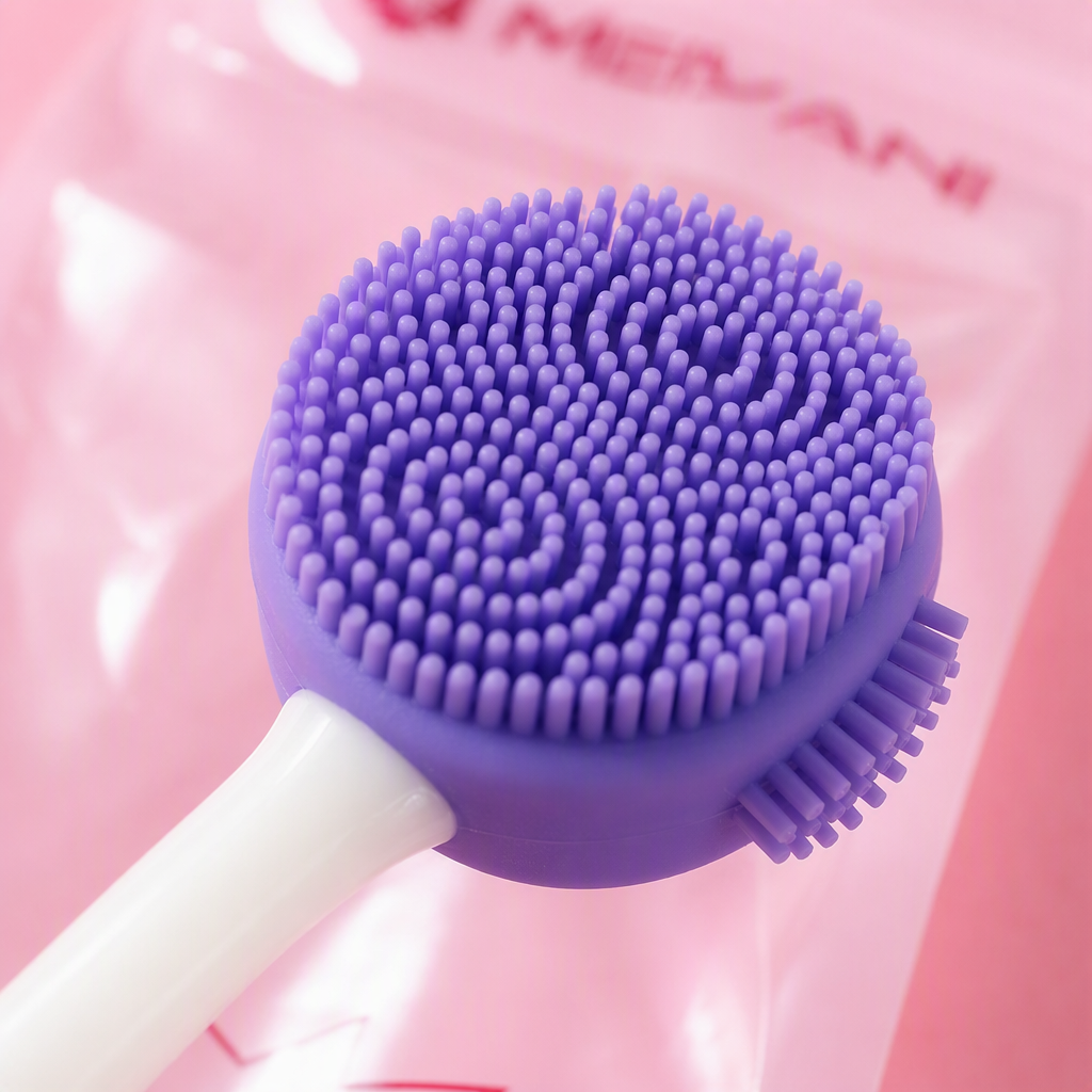 The multi-color silicone beauty tool set, including makeup brushes, powder puffs, beauty sticks and makeup supplies, is portable and practical Application Scenario