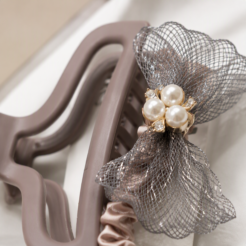 Fashionable hair clips, hair accessories, headwear, simple and versatile hair clips, girlish charm, hair clips, hair accessories, hair clips, headwear accessories, women's style Application Scenario