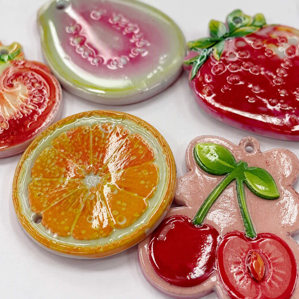 Creative colorful fruit-shaped stickers for children's handbooks, DIY stickers that can be torn off without leaving any marks, colorful fruit stickers Application Scenario