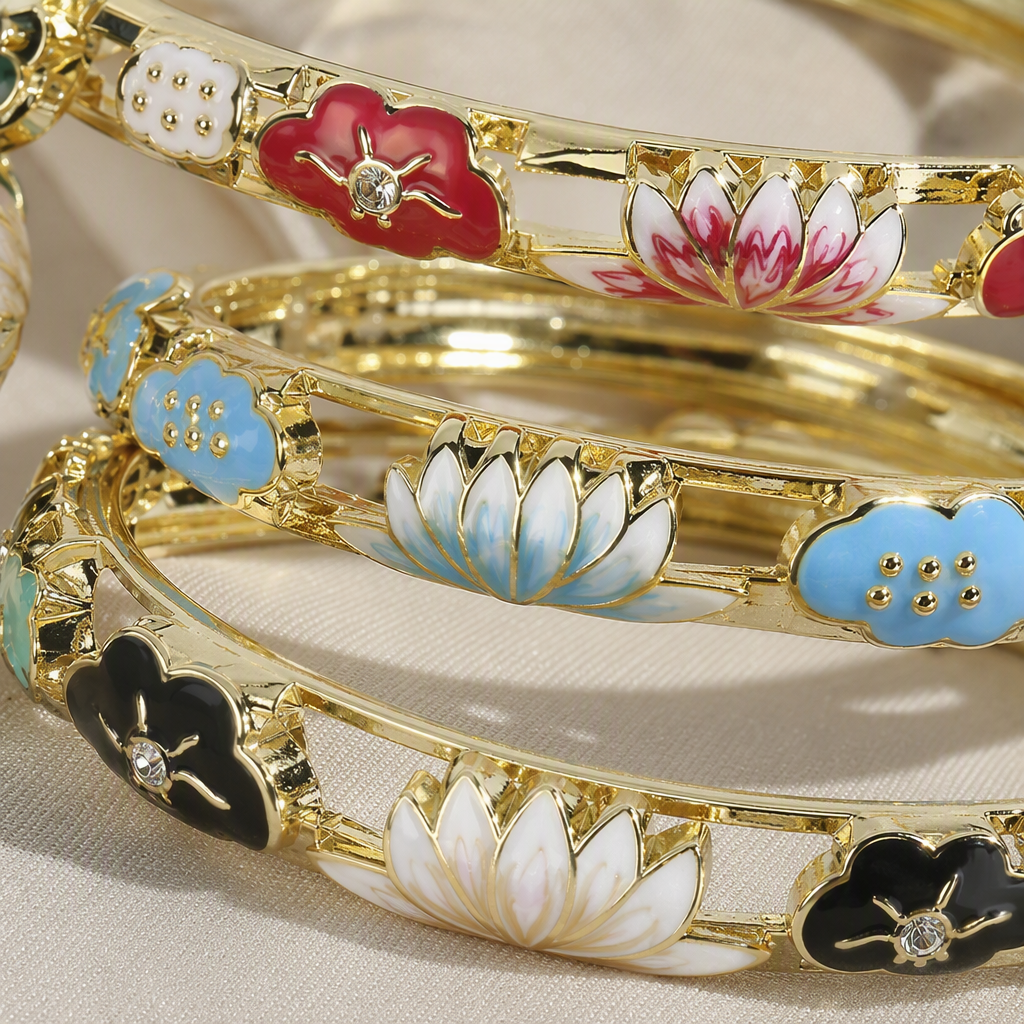 Fashionable and simple metal bracelet, ladies' bracelet, versatile, personalized and trendy jewelry, bracelet accessory Application Scenario