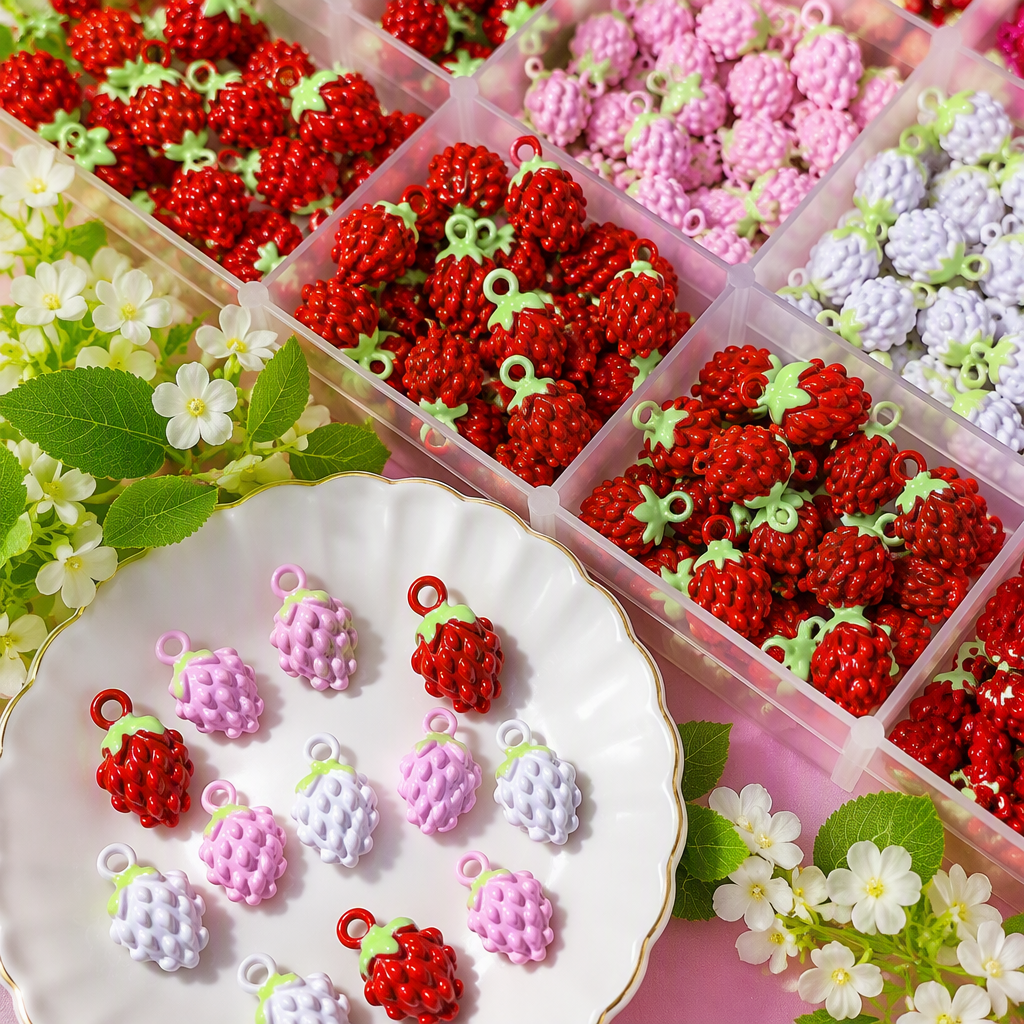 Colorful strawberry-shaped pendant, fashionable, sweet, individual and trendy necklace accessory, a fine gift for female students Specification image
