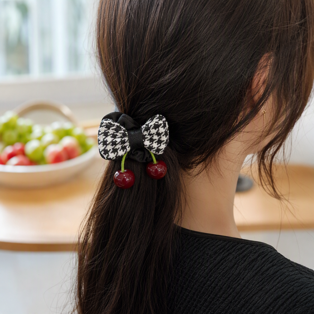 The thousand-bird checkered bow cherry hair tie is retro and sweet. The large intestine circle has a high-end look. The hair tie is a versatile hair tie for girls details Picture