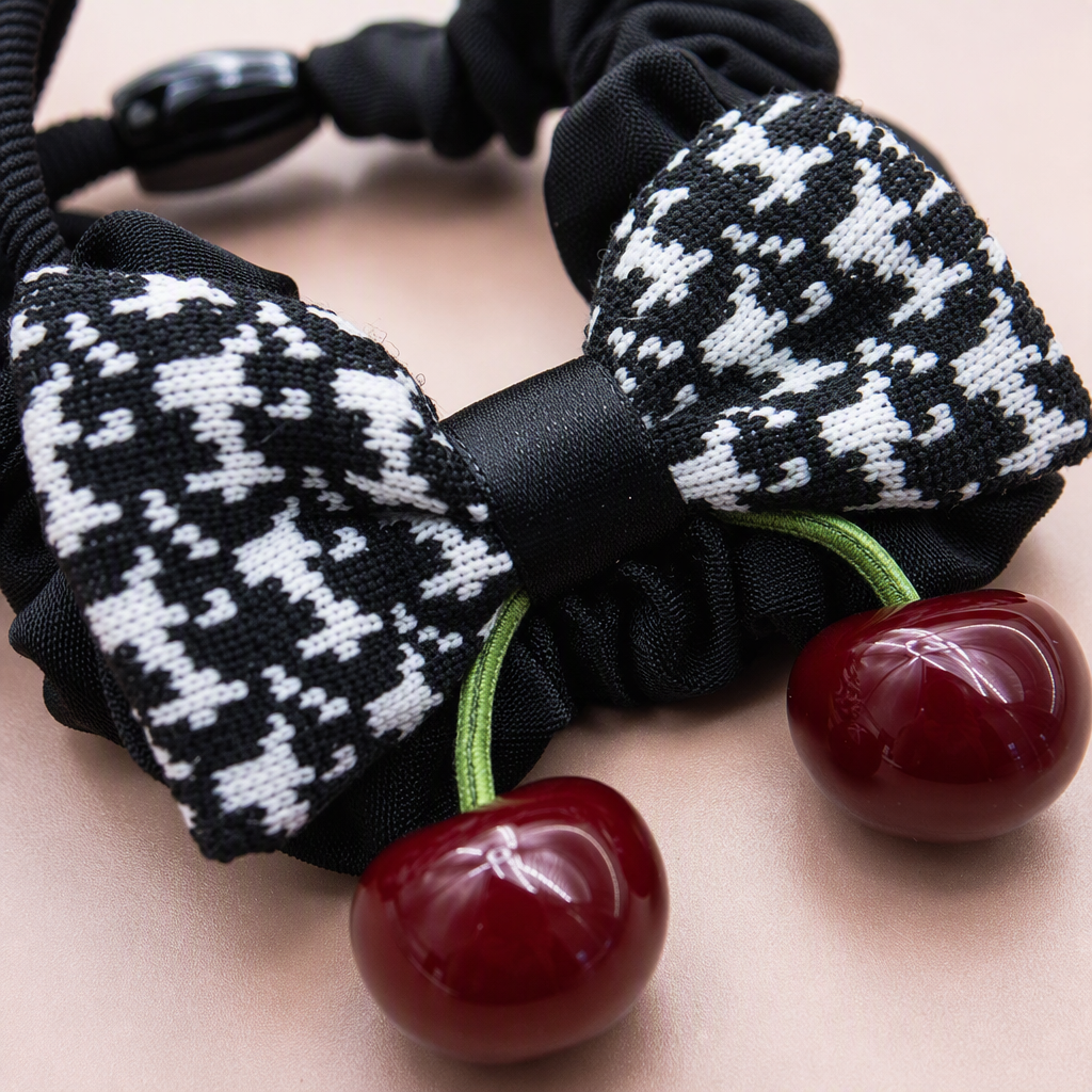 The thousand-bird checkered bow cherry hair tie is retro and sweet. The large intestine circle has a high-end look. The hair tie is a versatile hair tie for girls full image