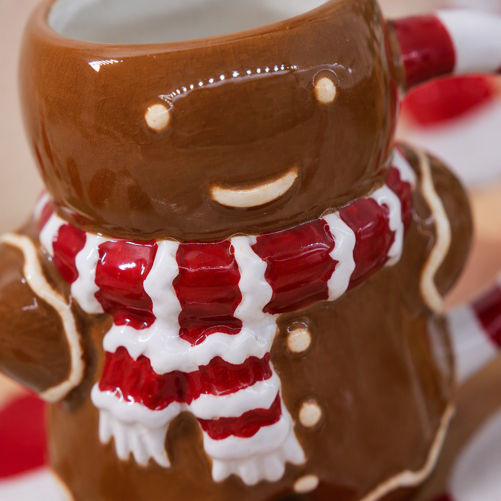 Creative gingerbread man-shaped mug, red and white striped cane candy handle, scarf decoration, warm coffee cup gift Application Scenario