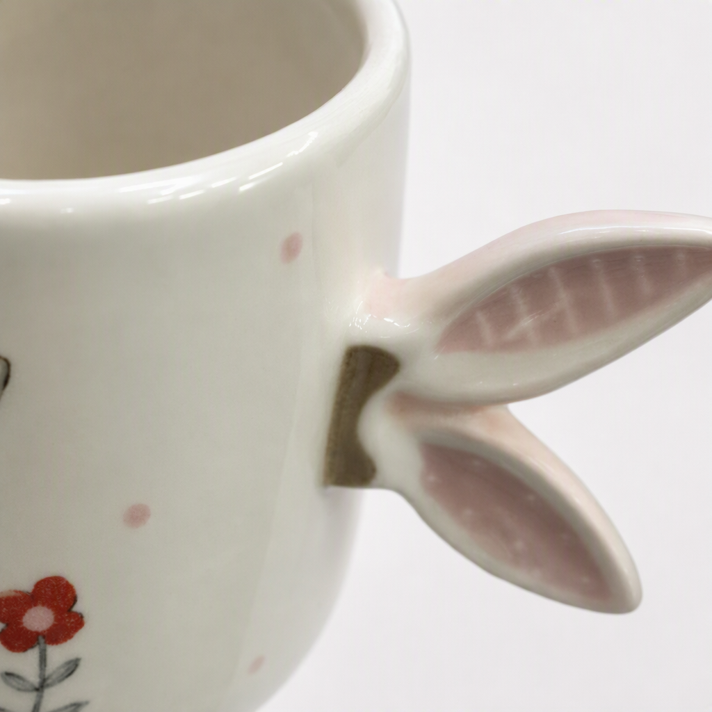 The white ceramic rabbit-ear small milk pot is a creative home coffee and milk pot. It's a cute and fun breakfast essential item Application Scenario