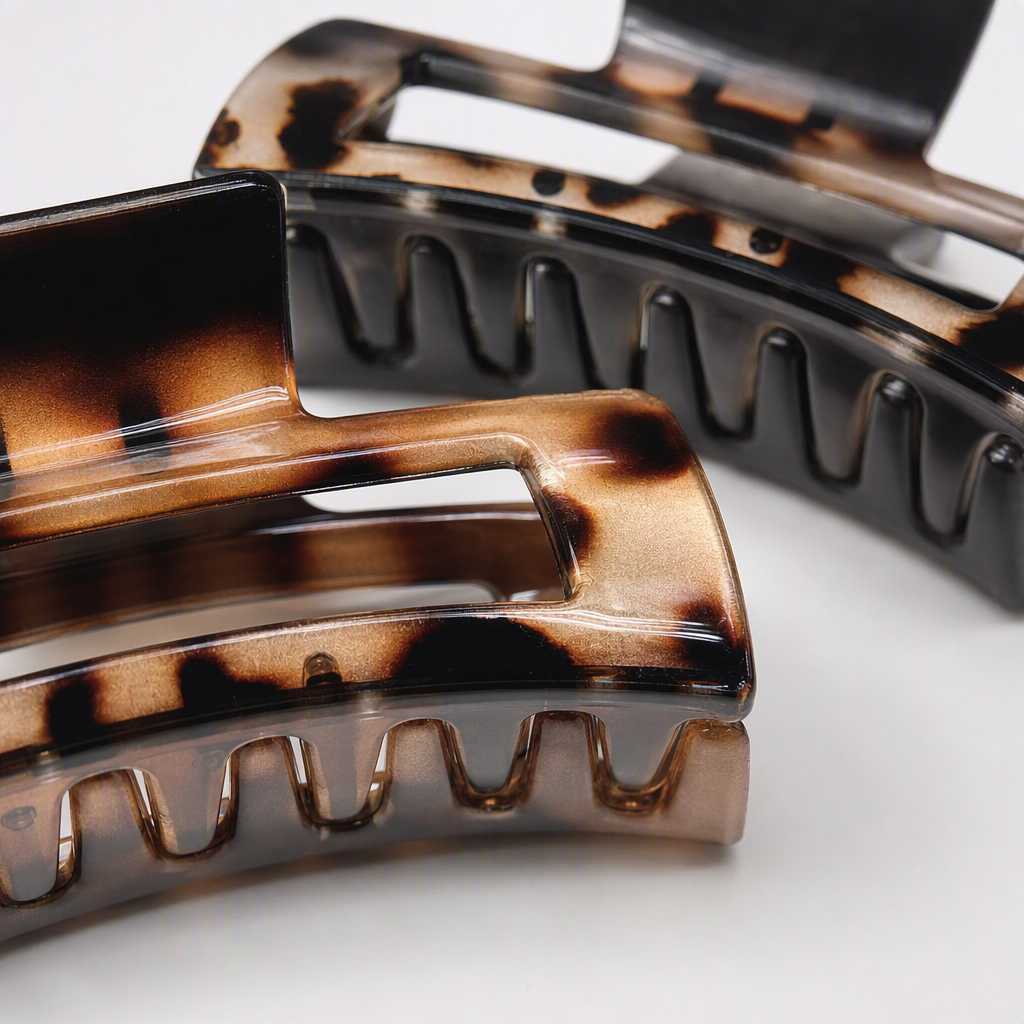 Fashionable and retro tortoiseshell pattern hair clips, simple and versatile hair accessories, hair clips, hair bundles, hair accessories for women Application Scenario