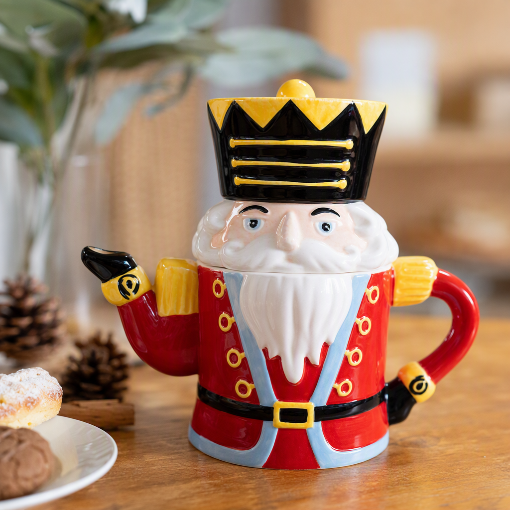 Creative red soldier-shaped ceramic teapot, simple and fashionable household tea-making utensils, as a gift details Picture